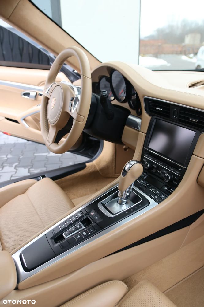Porsche 911 Carrera 4S PDK - 24