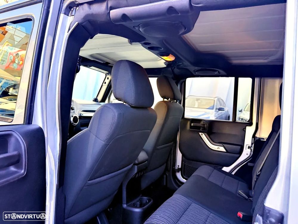 Jeep Wrangler Unlimited 2.8 CRD ATX Sahara Adventure Edition - 38