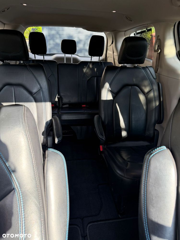 Chrysler Pacifica - 5