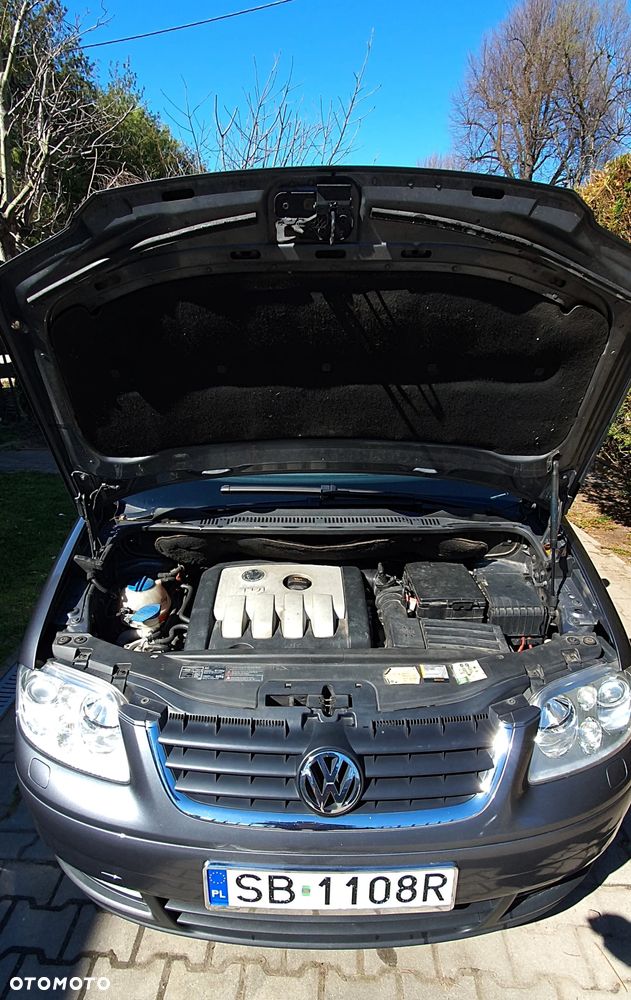 Volkswagen Touran 2.0 TDI Highline DSG - 14