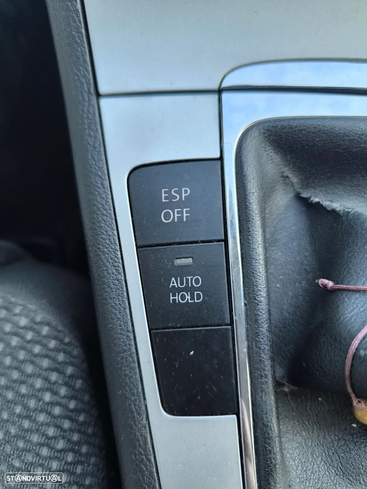 VW Passat 2.0 TDI Confortline - 26