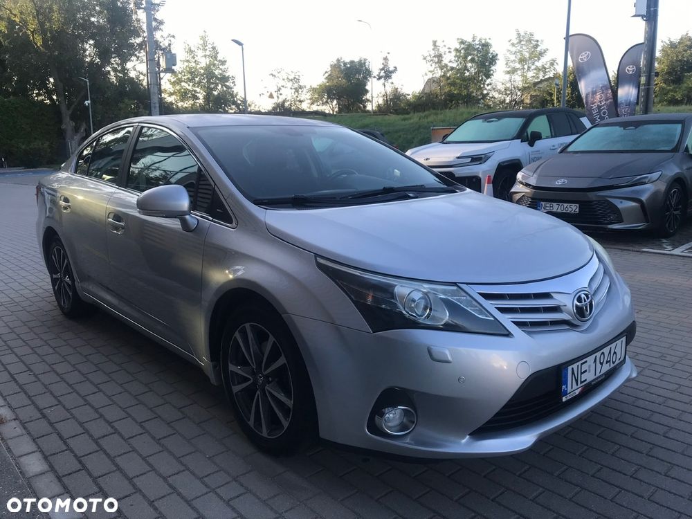 Toyota Avensis 1.8 Premium - 12