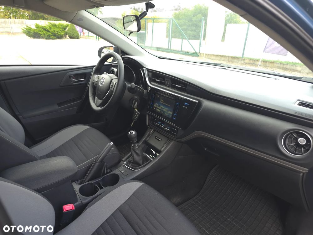 Toyota Auris 1.6 Premium - 15