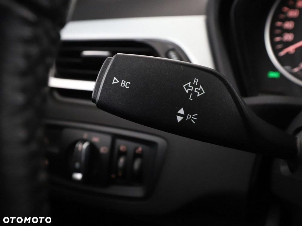 BMW X1 sDrive18d xLine - 34