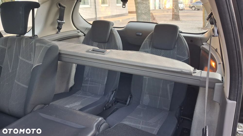 Renault Grand Scenic - 11