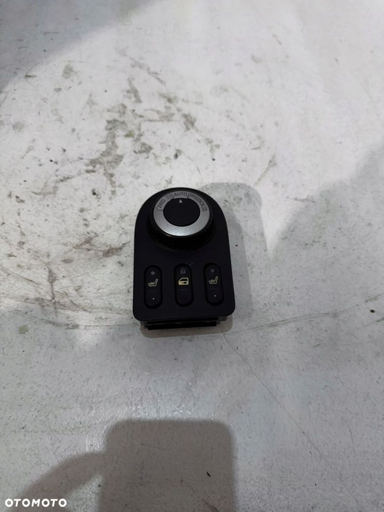PANEL PRZEŁĄCZNIK NAPĘDU FOTELI 96912JD61A NISSAN QASHQAI J10 2 09R - 2