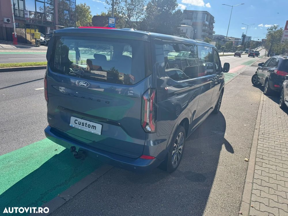 Ford Tourneo Custom - 11