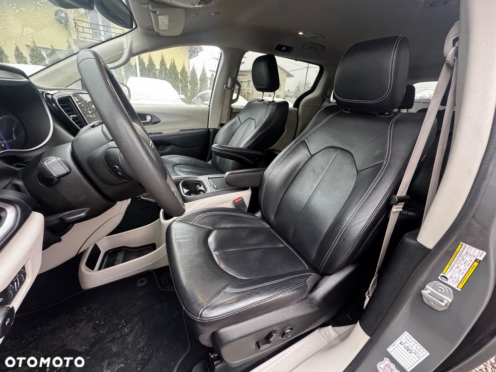 Chrysler Pacifica - 36