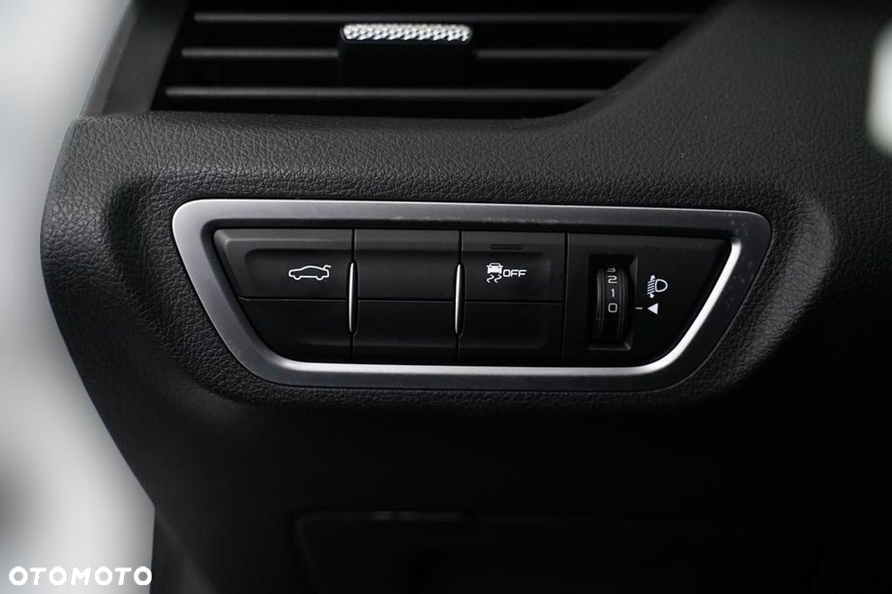 Bestune B70 2.0T Elegance - 18