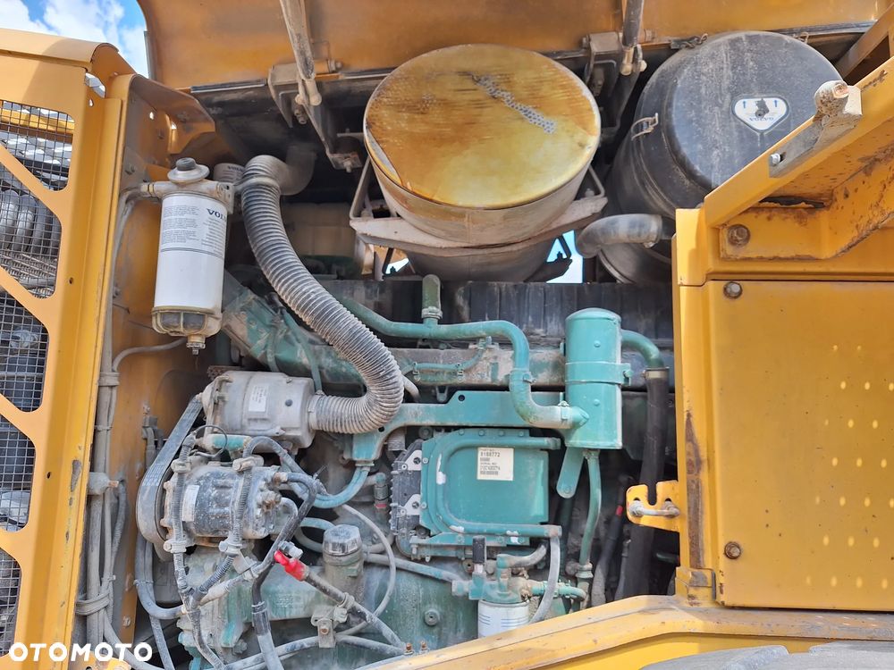 Volvo L180E - 13