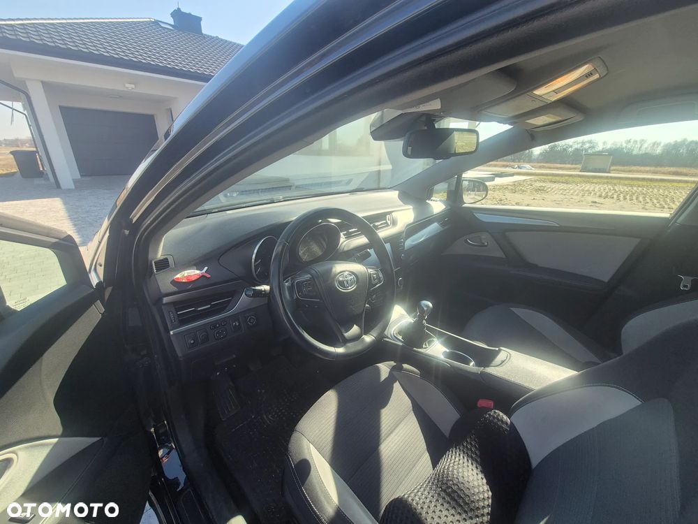 Toyota Avensis 1.8 Premium - 16