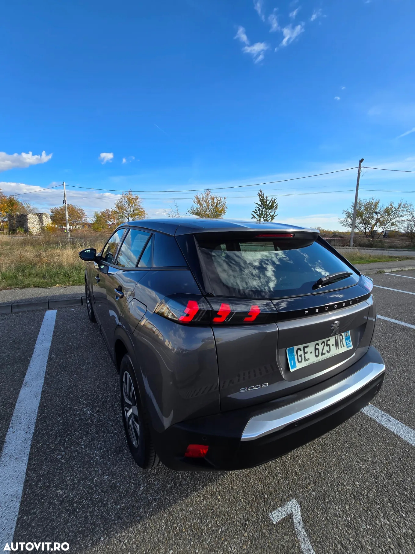 Peugeot 2008 1.5 BlueHDI 130 S&S EAT8 Allure - 4