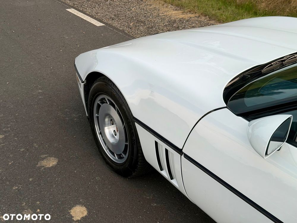 Chevrolet Corvette - 24
