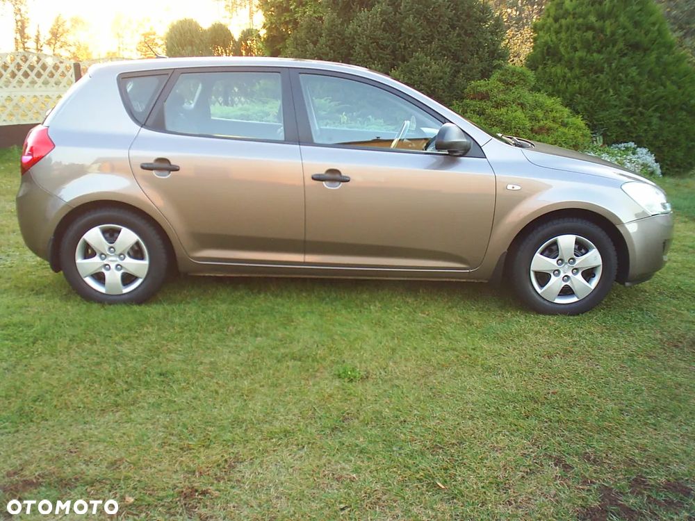 Kia Ceed - 16