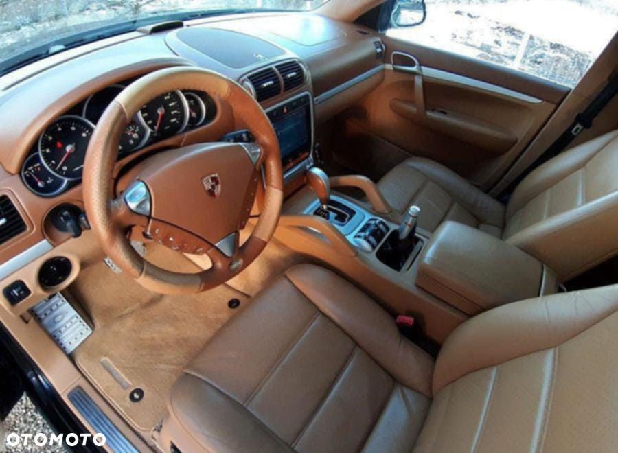 Porsche Cayenne - 9