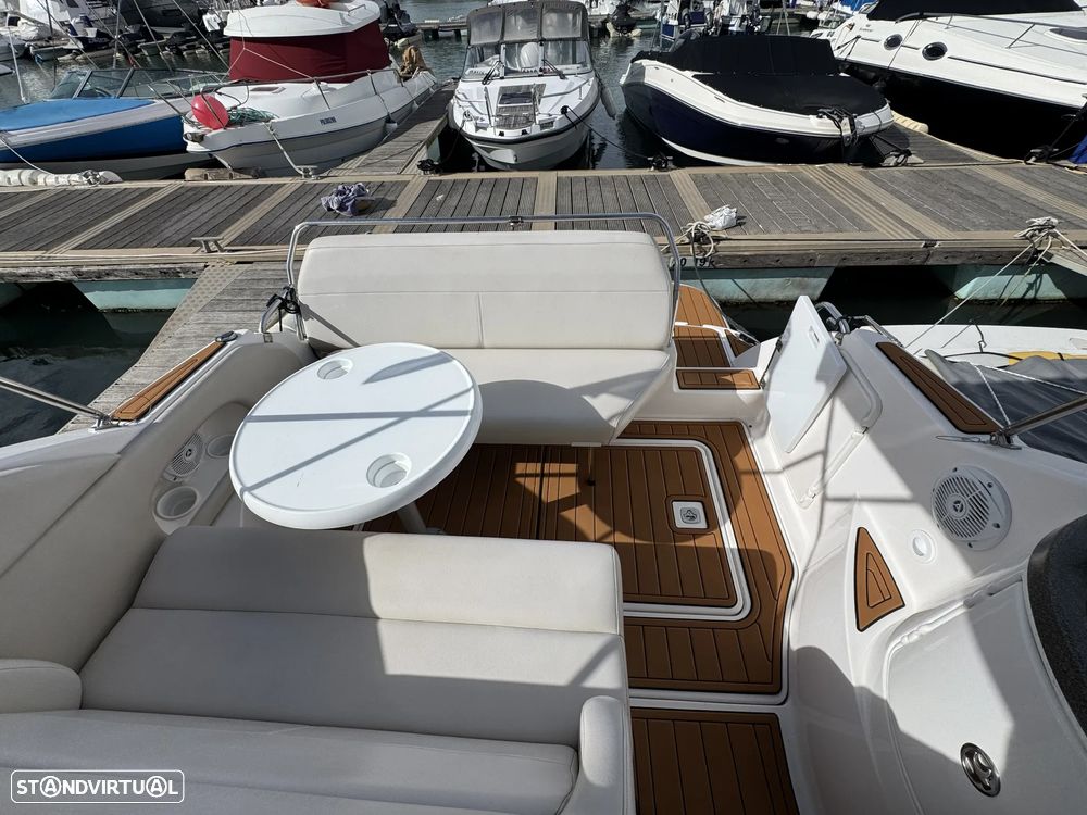 Regal 2665 Commodore - 12