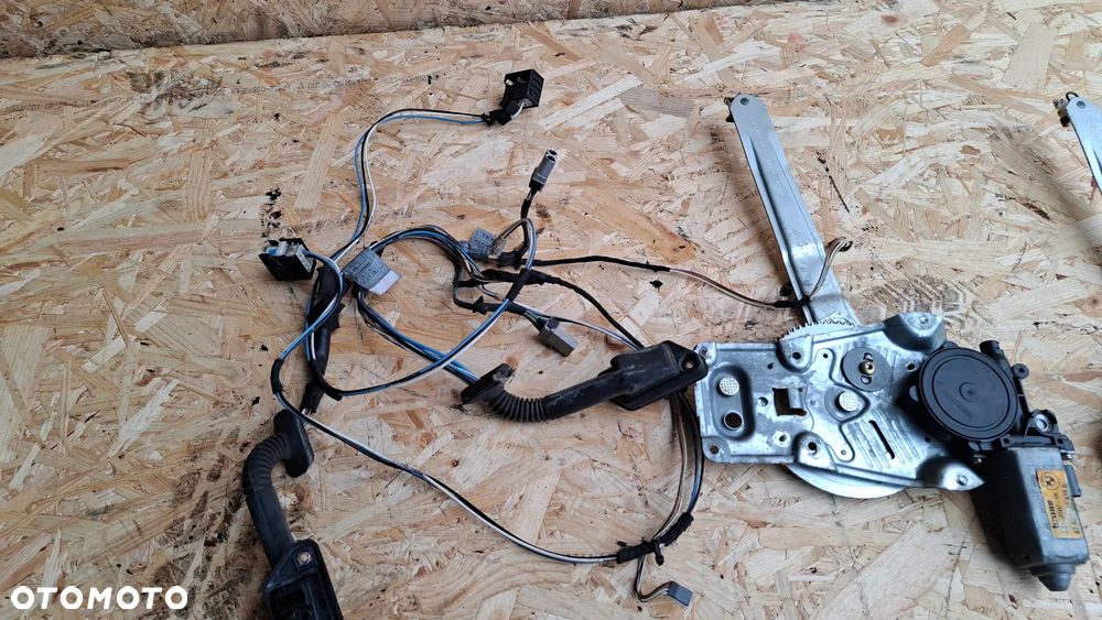 BMW E36 SEDAN KOMBI PODNOŚNIKI SZYB TYŁ ELEKTRYCZNE - 4