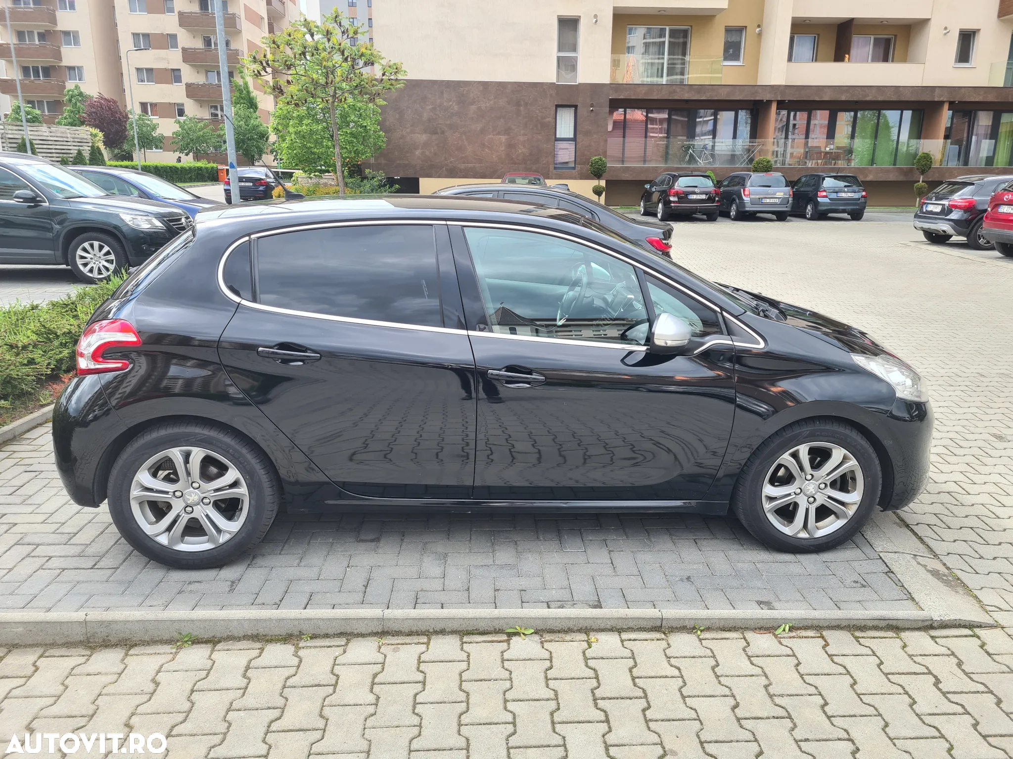 Peugeot 208 1.6 e-HDi FAP STT Allure - 4