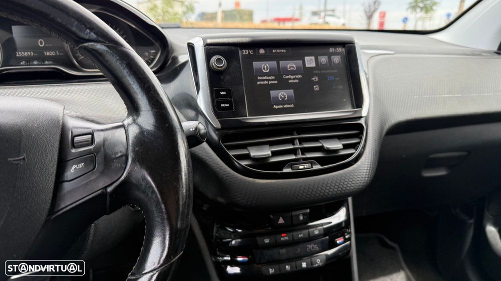 Peugeot 2008 1.6 BlueHDi Allure - 17