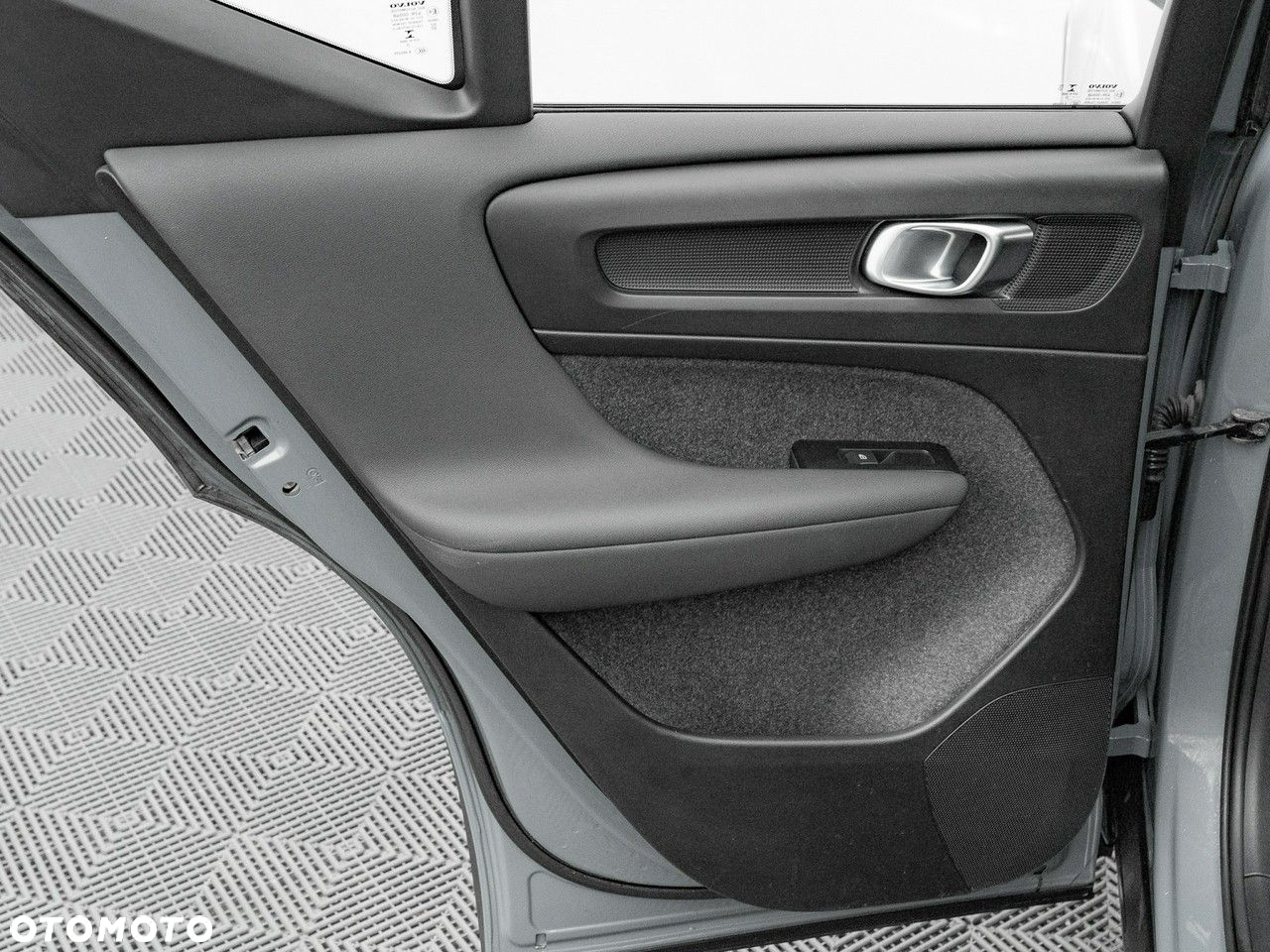 Volvo XC 40 T3 Momentum Pro - 24