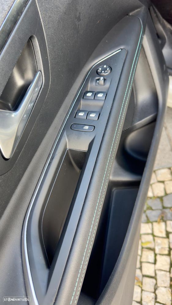 Peugeot 3008 Plug-In Hybrid 225 e-EAT8 Allure Pack - 10