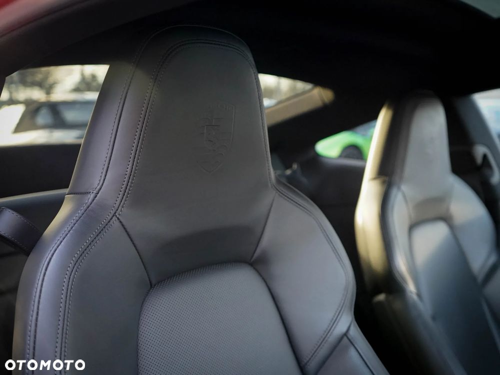 Porsche 911 Carrera 4S - 25