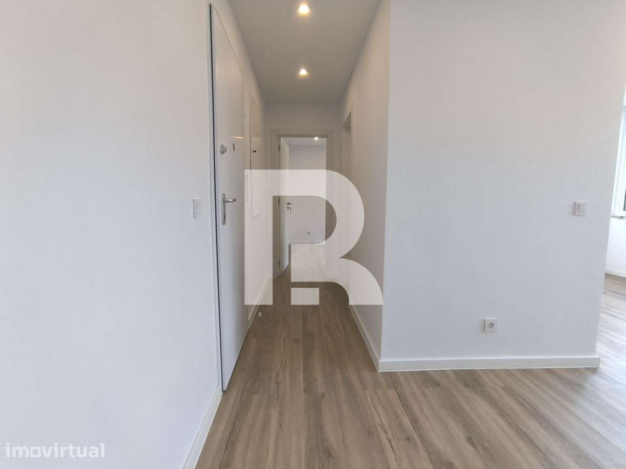 Apartamento T2 totalmente Remodelado na Damaia - Grande imagem: 2/25
