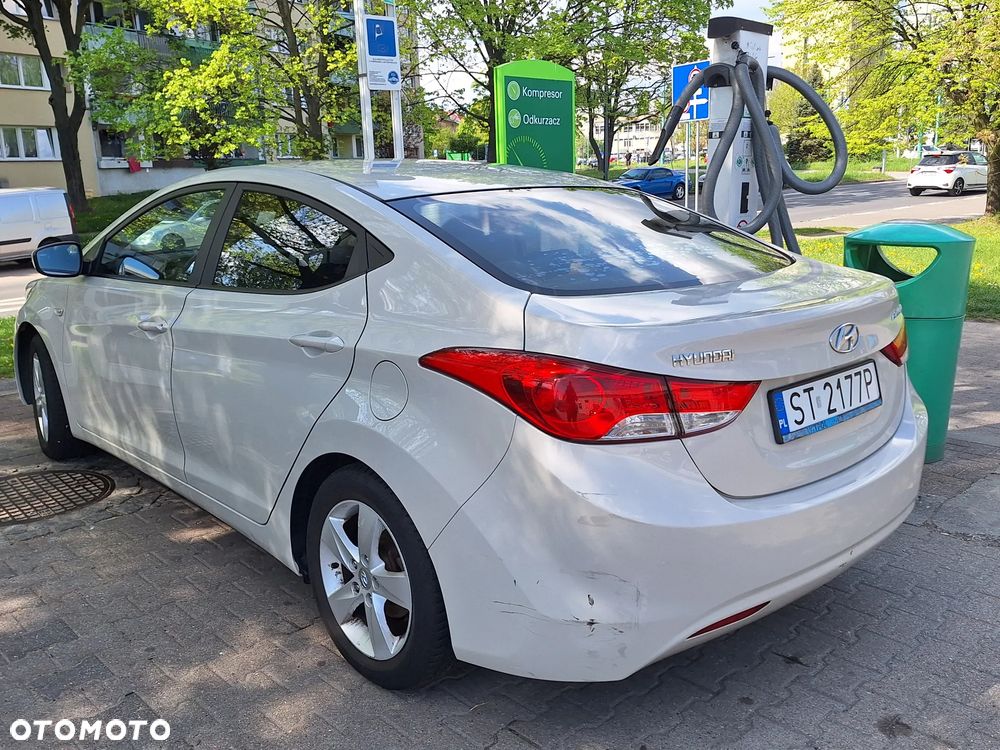 Hyundai Elantra 1.6 Comfort - 16