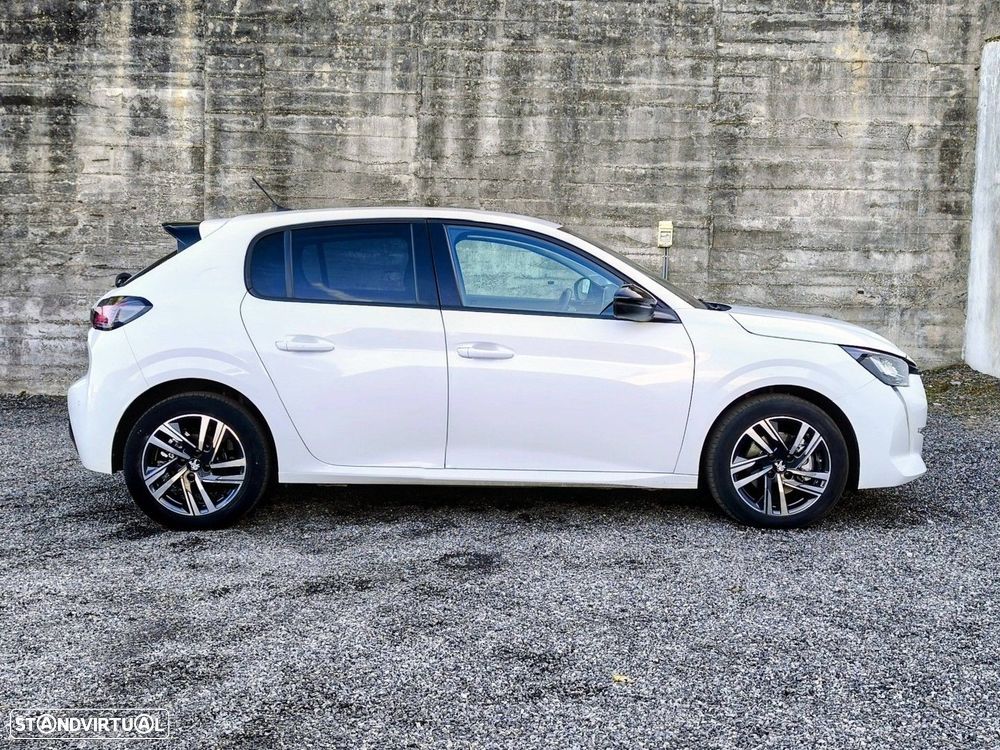 Peugeot 208 PureTech 100 EAT8 Allure - 32