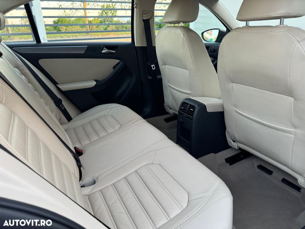 Volkswagen Jetta 1.6 TDI DSG Highline - 16