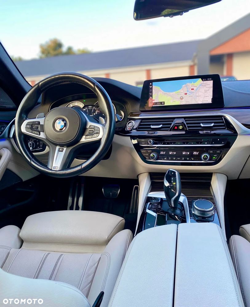BMW Seria 5 M550i xDrive - 12