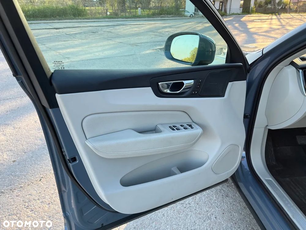 Volvo XC 60 B5 B Geartronic Momentum Pro - 26