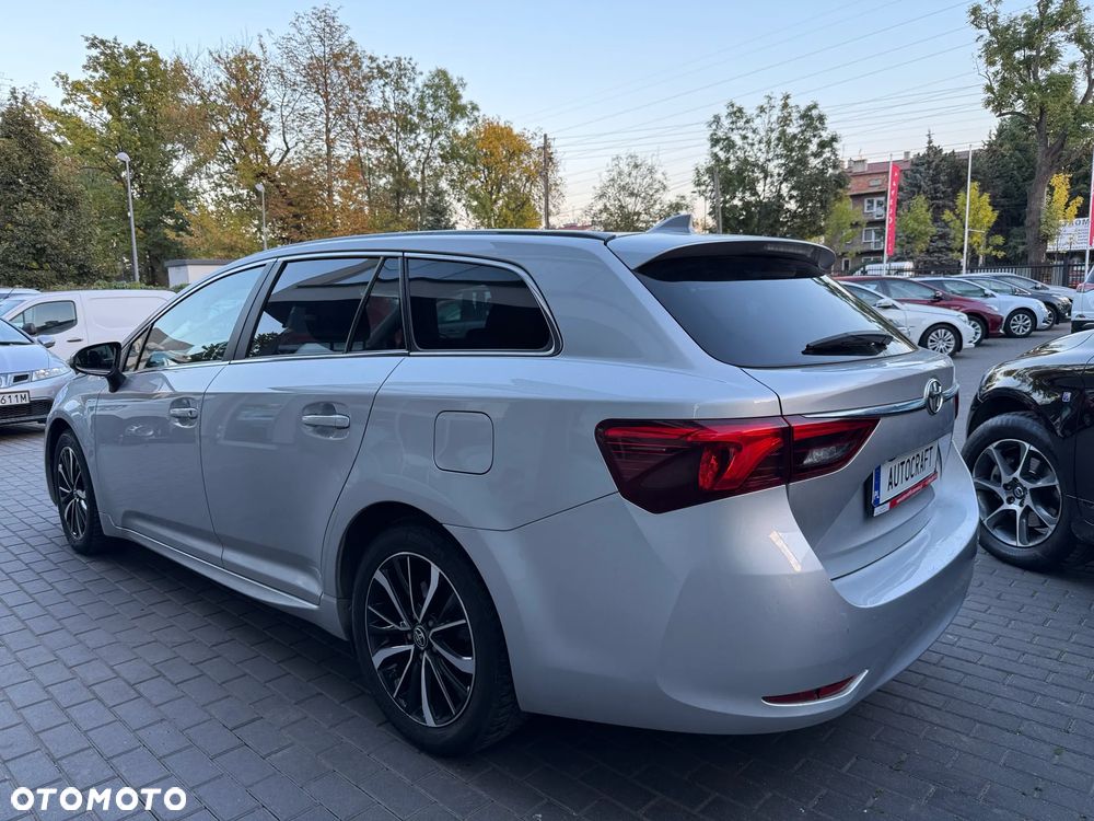 Toyota Avensis 2.0 D-4D Premium - 4