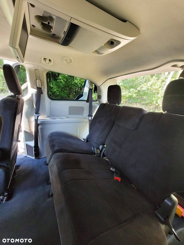 Chrysler Town & Country - 22