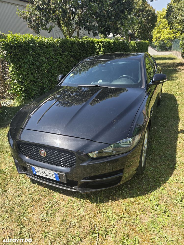 Jaguar XE 2.0 Prestige - 13