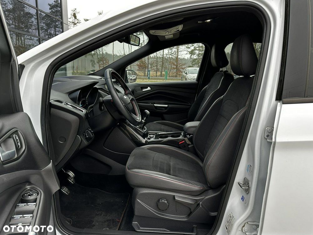 Ford Kuga 1.5 EcoBoost 2x4 ST-Line - 13