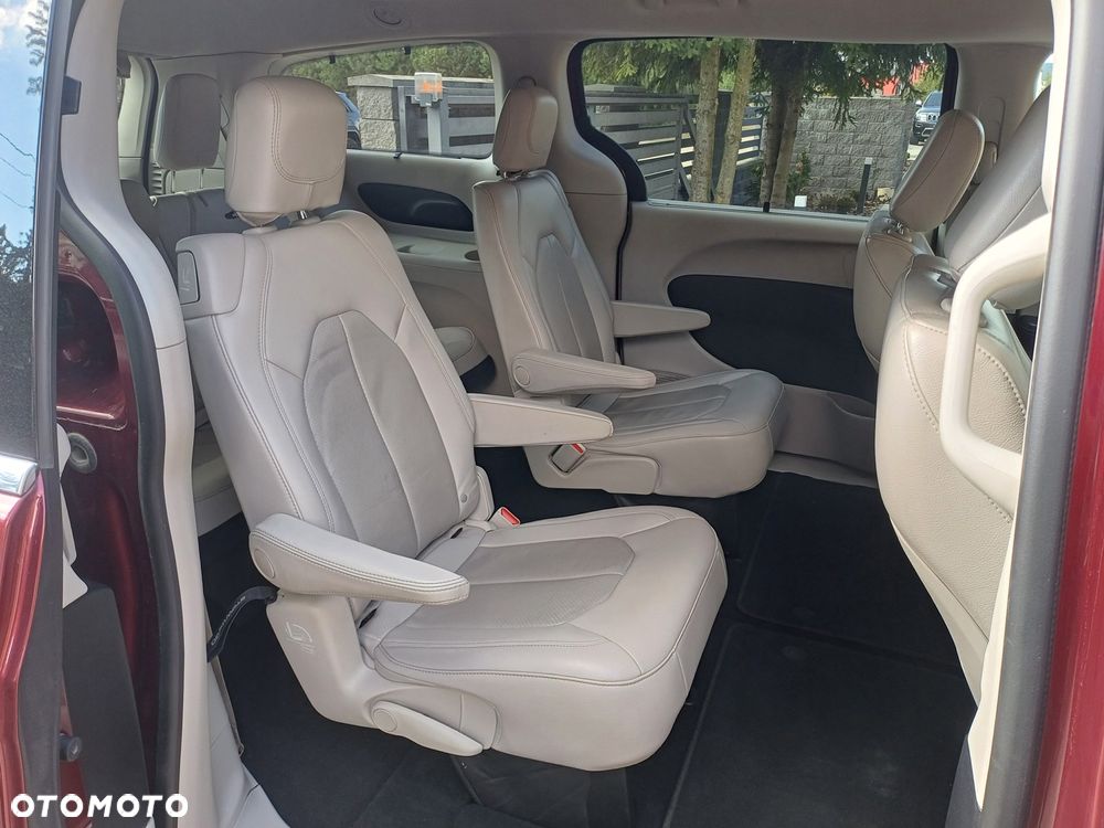 Chrysler Pacifica - 15