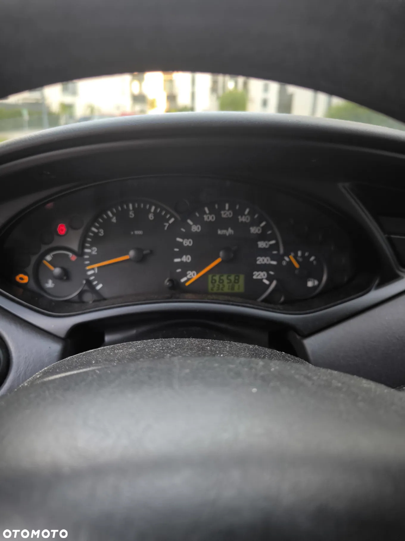 Ford Focus 1.6 16V Ambiente - 6