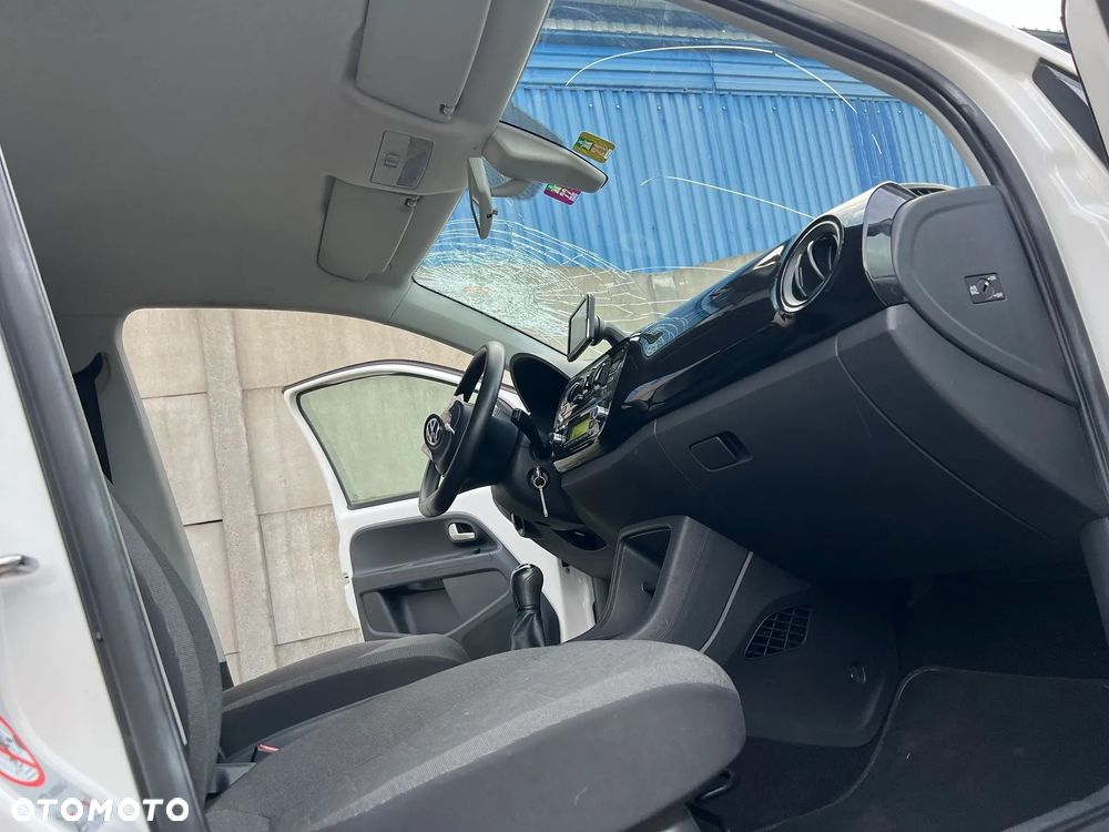 Volkswagen up! (BlueMotion Technology) move - 26