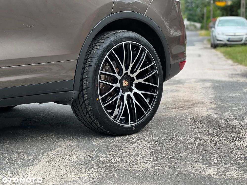 Porsche Cayenne Platinum Edition - 8