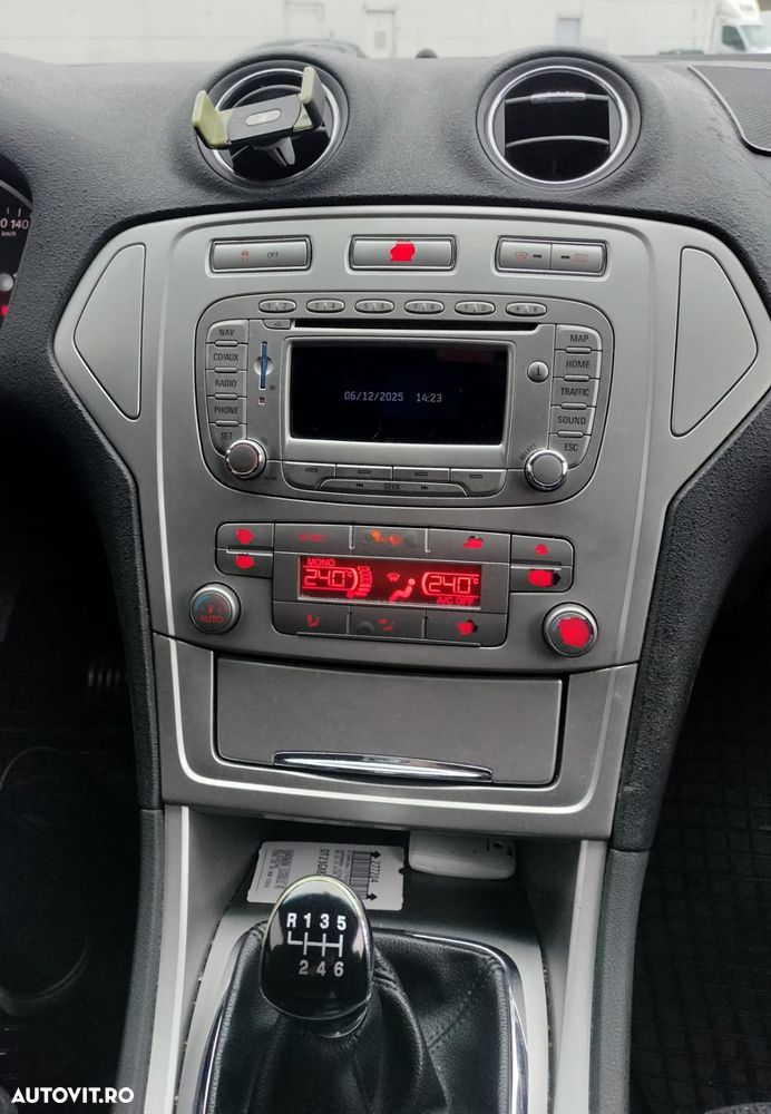 Ford Mondeo 2.0 TDCi Ghia - 13