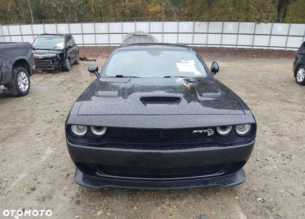 Dodge Challenger - 2
