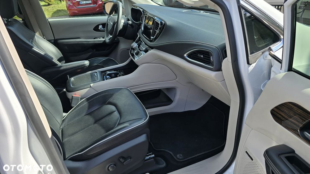 Chrysler Pacifica - 15