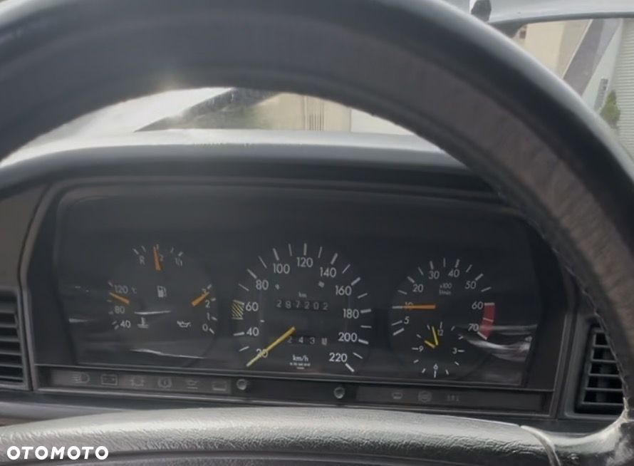 Mercedes-Benz W201 (190) - 30