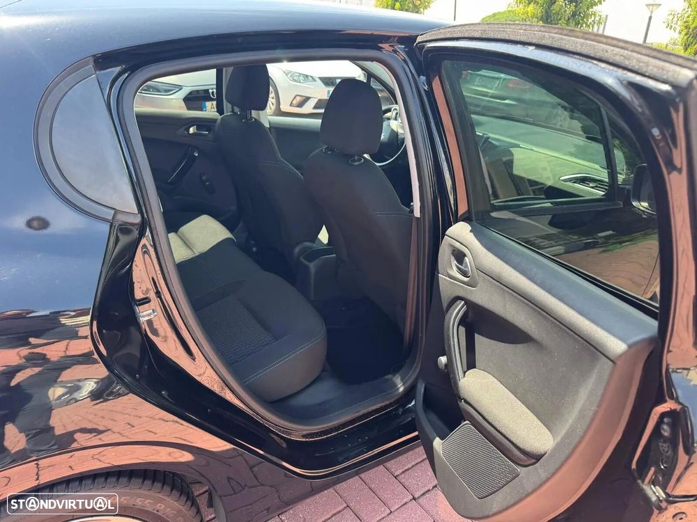 Peugeot 208 - 19