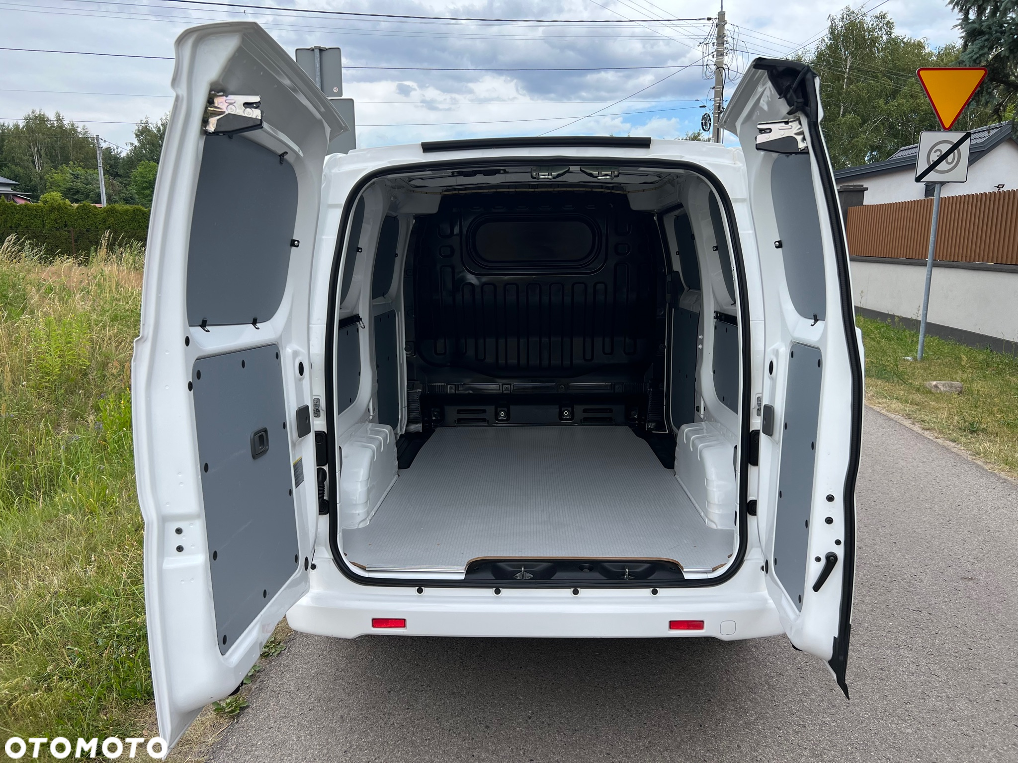Nissan NV200 - 28