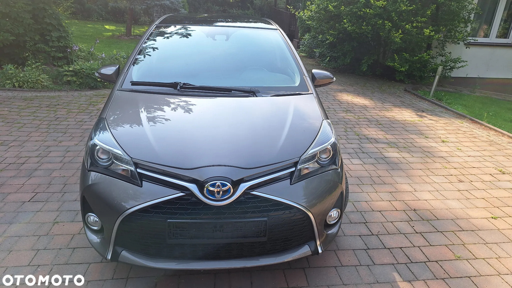 Toyota Yaris Hybrid 100 Premium - 2