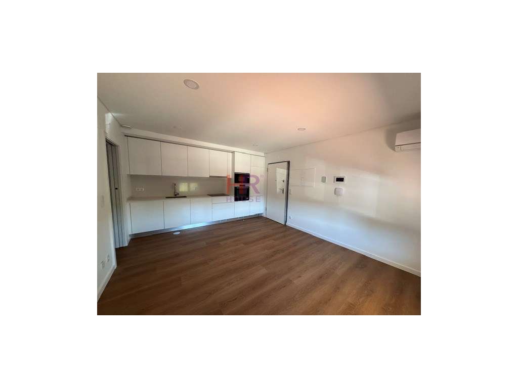 Apartamento T1 Novo para Arrendamento em Santo António dos Olivais,... - Grande imagem: 2/6