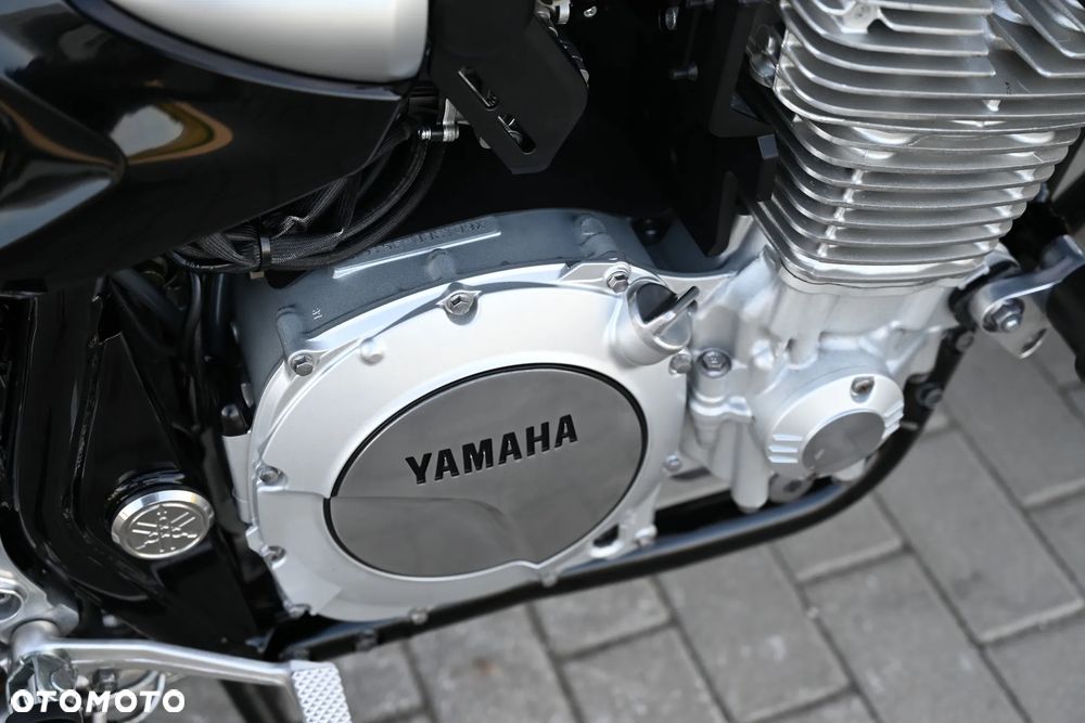 Yamaha XJR - 18