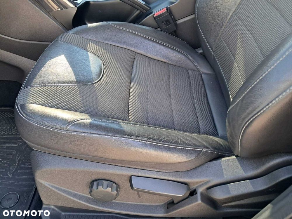 Ford Kuga - 18